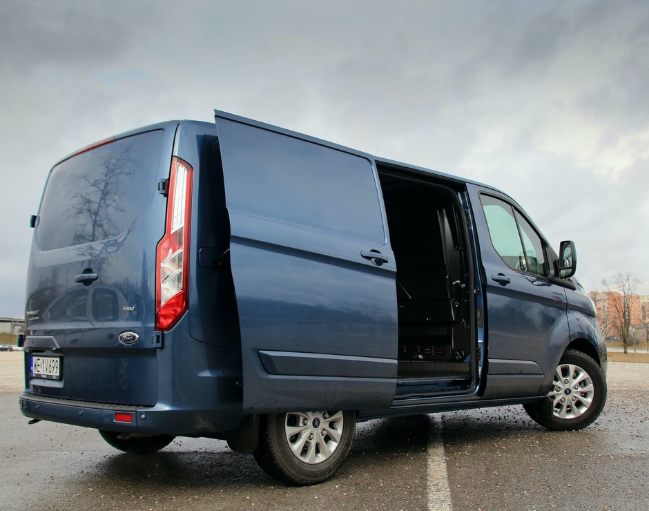 Ford Transit Custom plug-in – miejski dostawczak