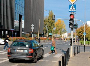 Znowu ktoś mnie strąbił, bo zatrzymałem się na czerwonym. Przez takich znikają strzałki