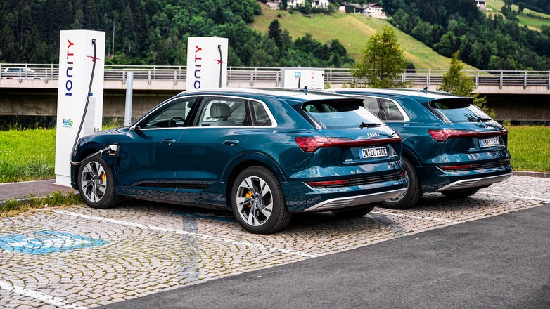 Audi e-tron na stacji IONITY