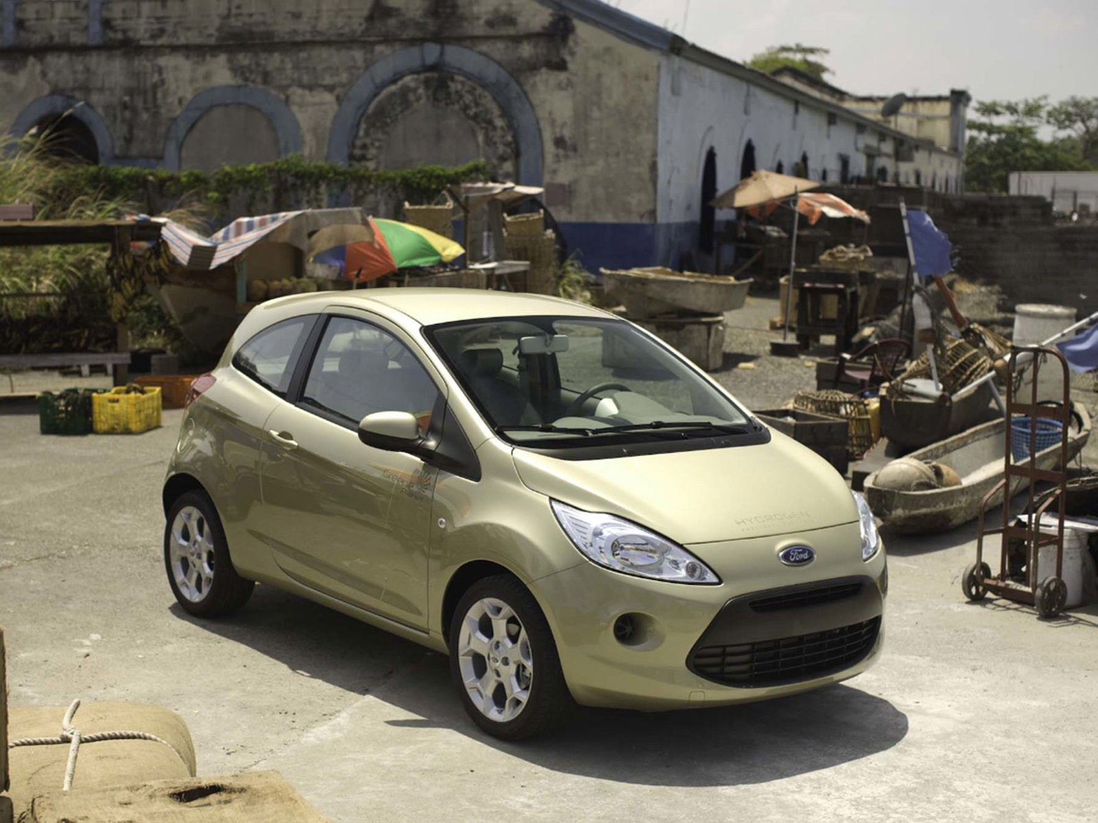 Przy spokojnej i stonowanej jeździe spalanie nie przekraczało 5,5 do 6 litrów na 100 km. Podczas bardziej dynamicznej jazdy zapotrzebowanie na etylinę wzrosło do 8 litrów. Coś za coś. Samochód sprawnie przyspiesza, sprint do setki zajmuje mu około 13 sekund.