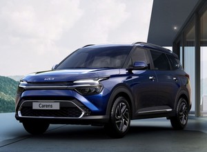 Kia Carens zmienia ligę – stała się SUV-em. Czy widać w niej geny minivana?