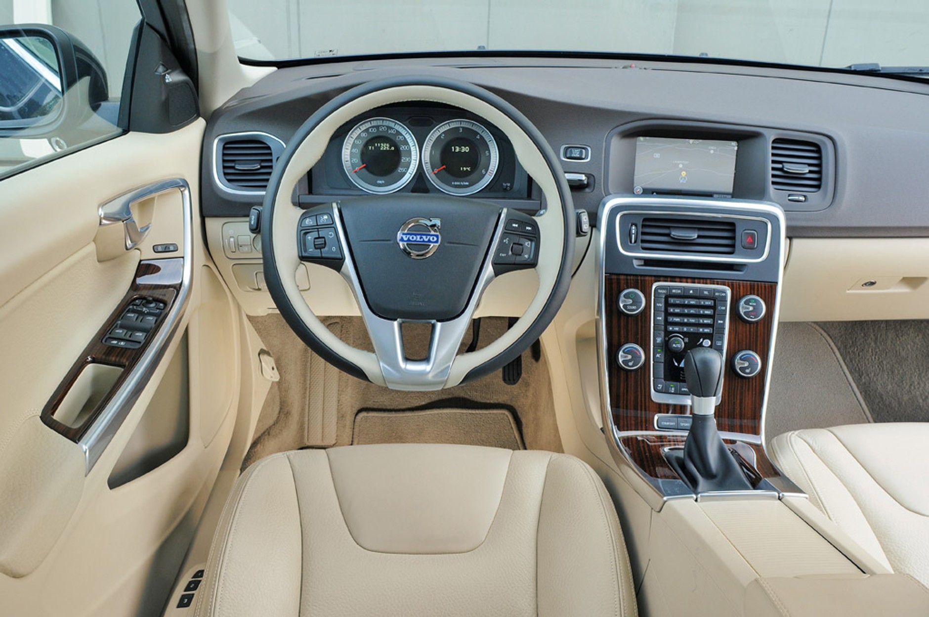 Hyundai podnosi poprzeczkę. Czy i40 pokona Passata, Superba, Mazdę 6 oraz Volvo V60 i Peugeota 508?