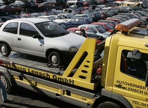 Ściągamy coraz więcej aut używanych – nadal są to głównie auta stare