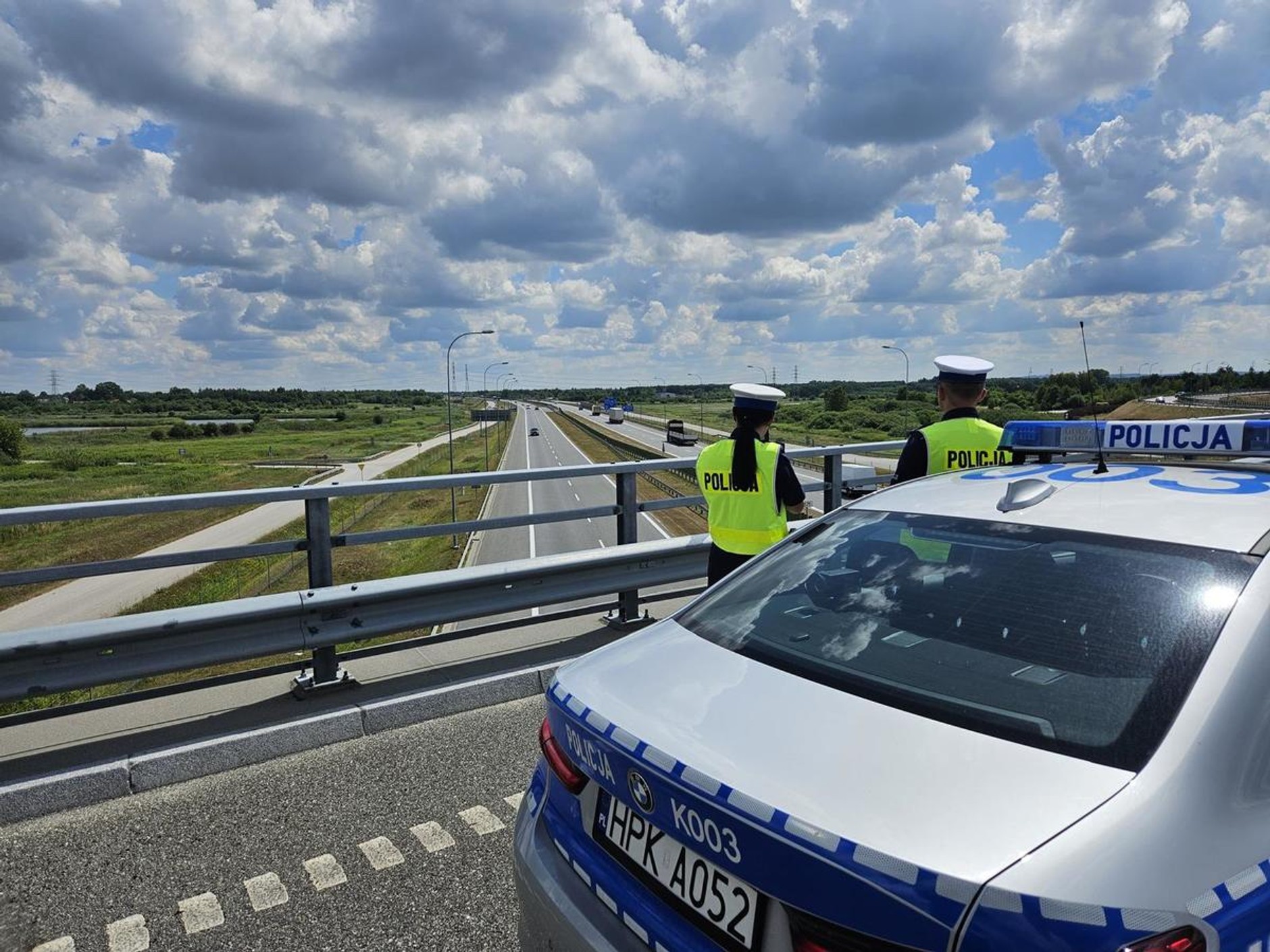 Policjanci ustawili się na wiadukcie. Wszystko mieli, jak na dłoni