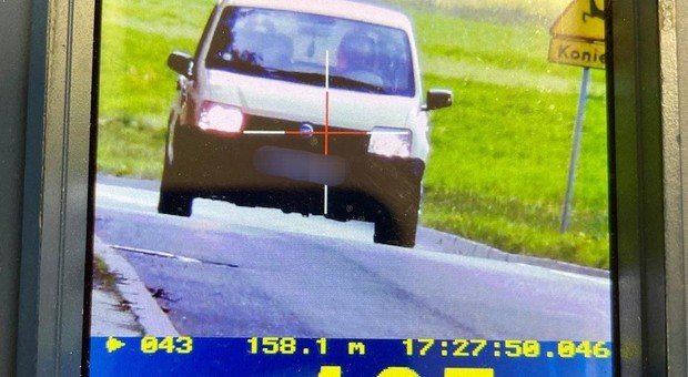26-latek ujrzał drogówkę i na jej oczach zrobił coś niedozwolonego. Potężna kara