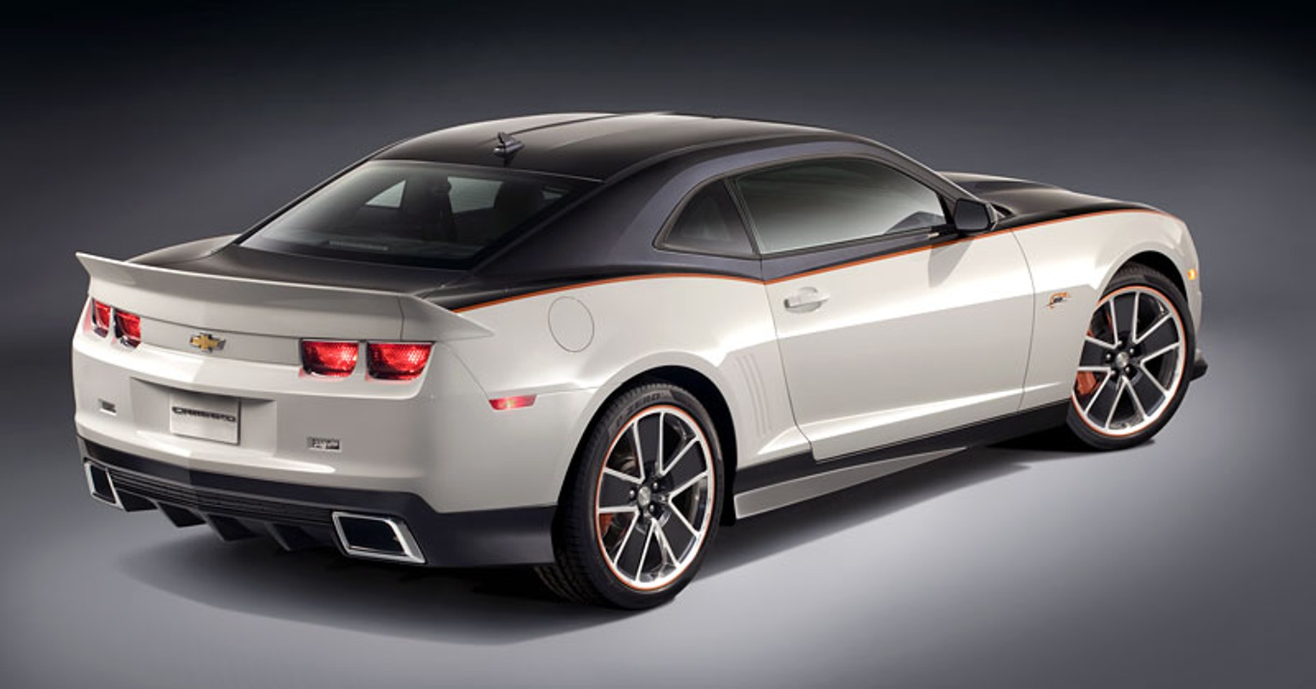 SEMA 2008: Chevrolet Camaro w oficjalnych tuningowych przebraniach