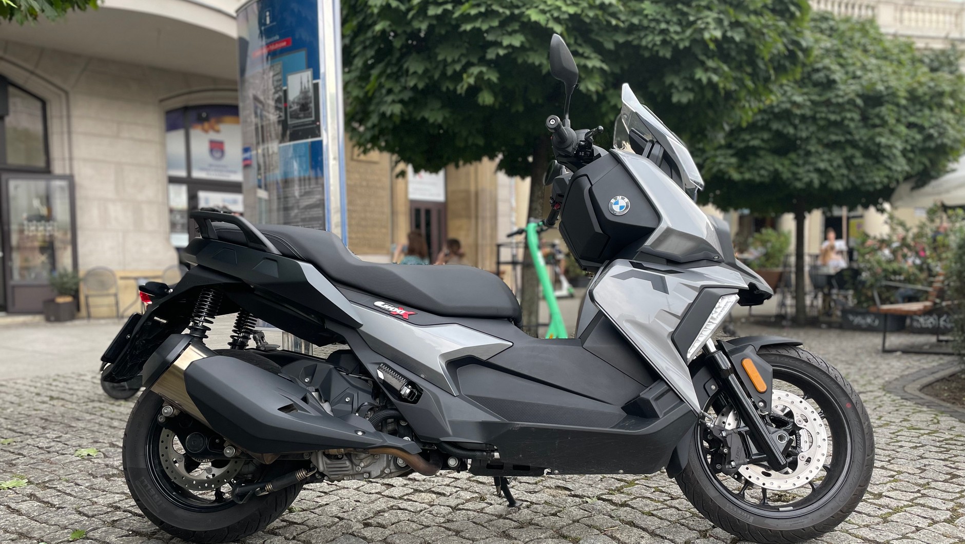 Elektryczny czy "normalny"? Sprawdziłem skutery BMW C 400 X i BMW CE 04