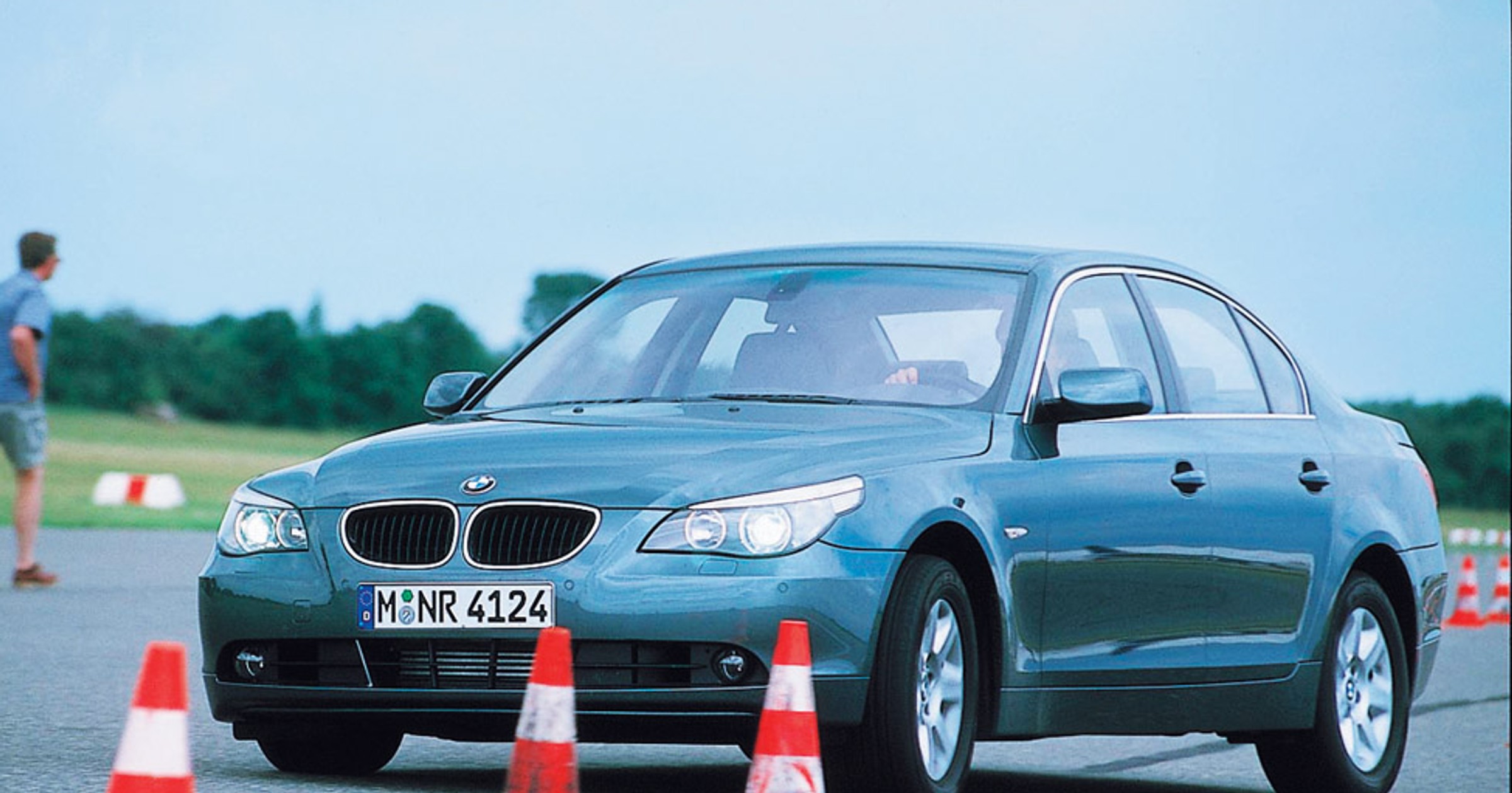 BMW serii 5 kontra Mercedes klasy E: kuszące limuzyny z dieslami