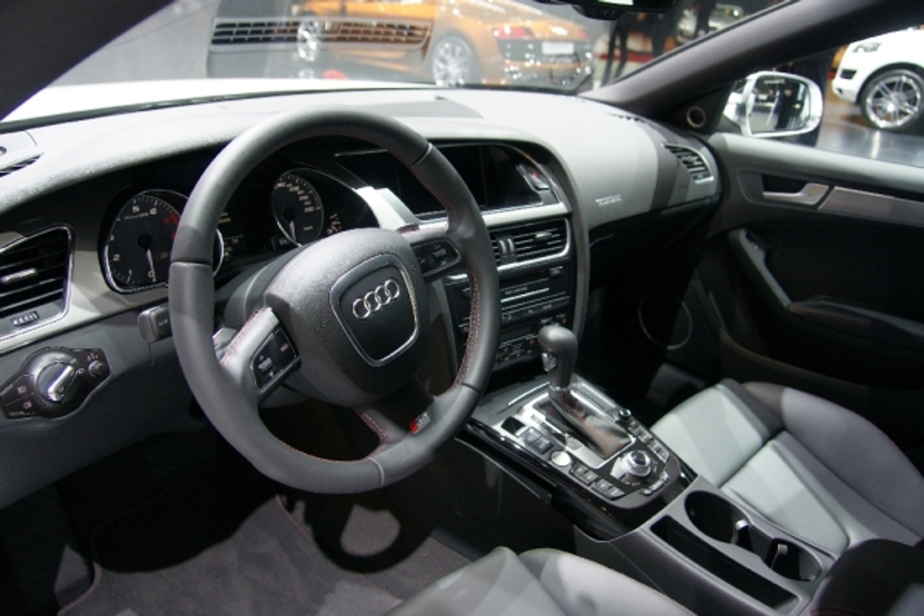 Genewa 2010: pierwszy dzień prasowy (galeria 2.)