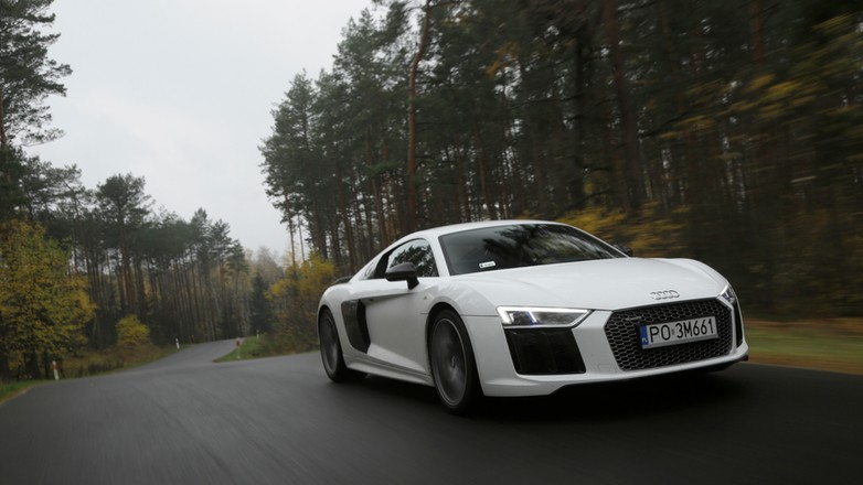 Audi R8 V10 plus
