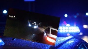 Ten kierowca chyba pomylił rodzaje dróg. Policjanci udostępnili nagranie z kontroli