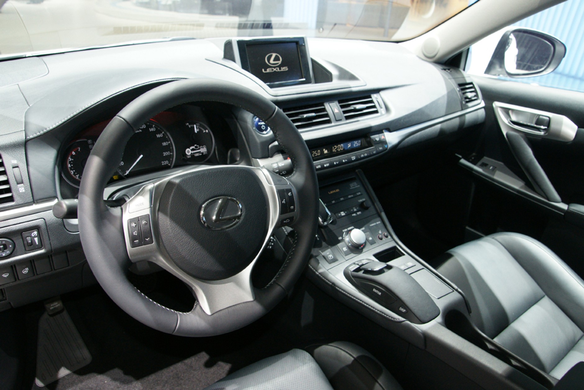 Genewa 2010: Lexus CT 200h - Ładniejsze wcielenie Priusa, czyli pierwszy kompaktowy Lexus