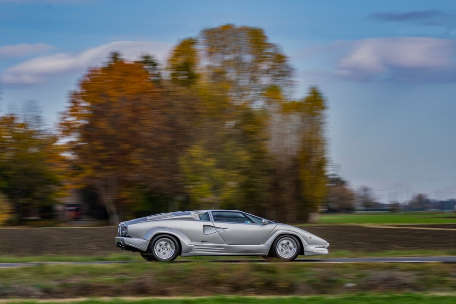 Lamborghini Countach LPI 800-4 rusza w drogę