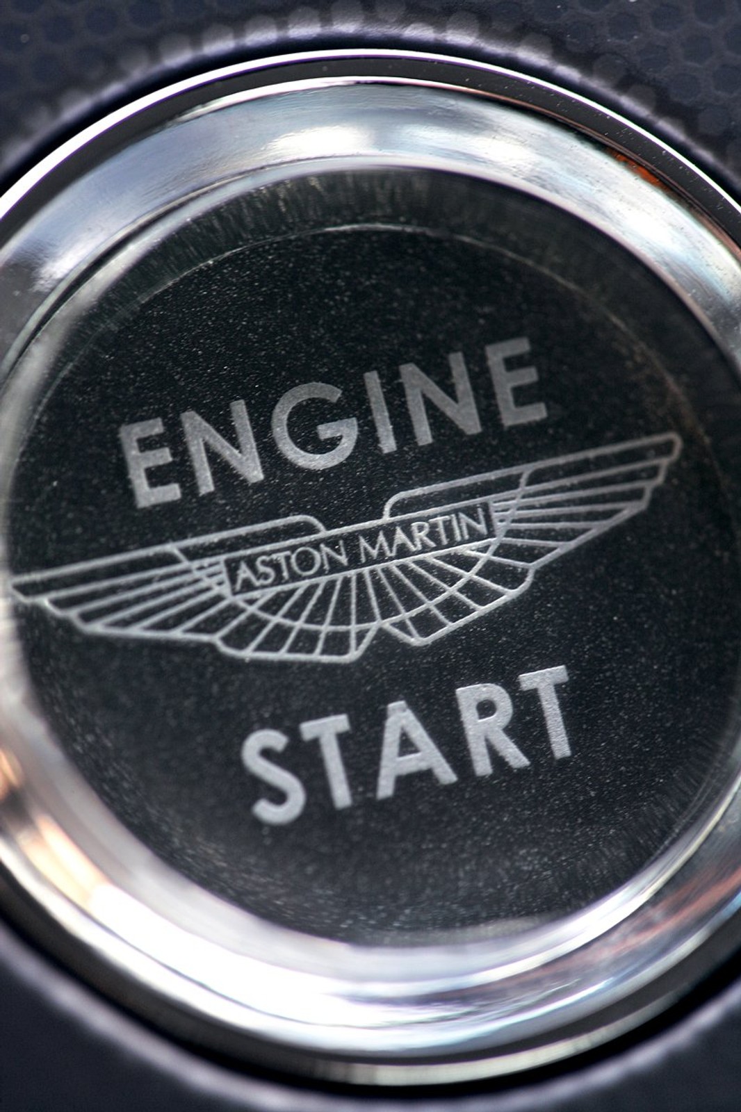 Aston Martin V8 Vantage: mocniejszy i szybszy