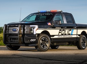 Takiego radiowozu w policji jeszcze nie było. Ford F-150 Lightning Pro SSV