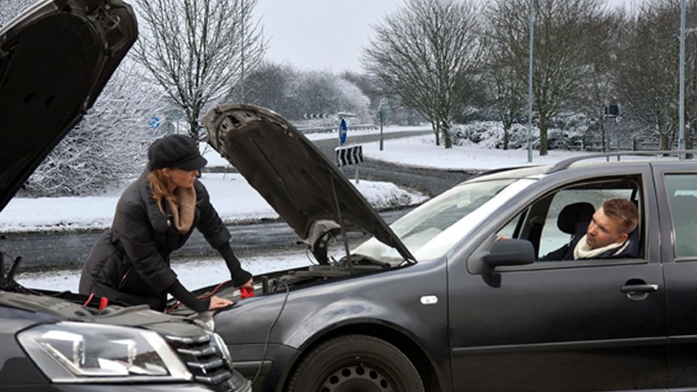 Rozrusznik kręci, silnik załapuje, w ostatniej chwili włącza się alarm i jednostka gaśnie