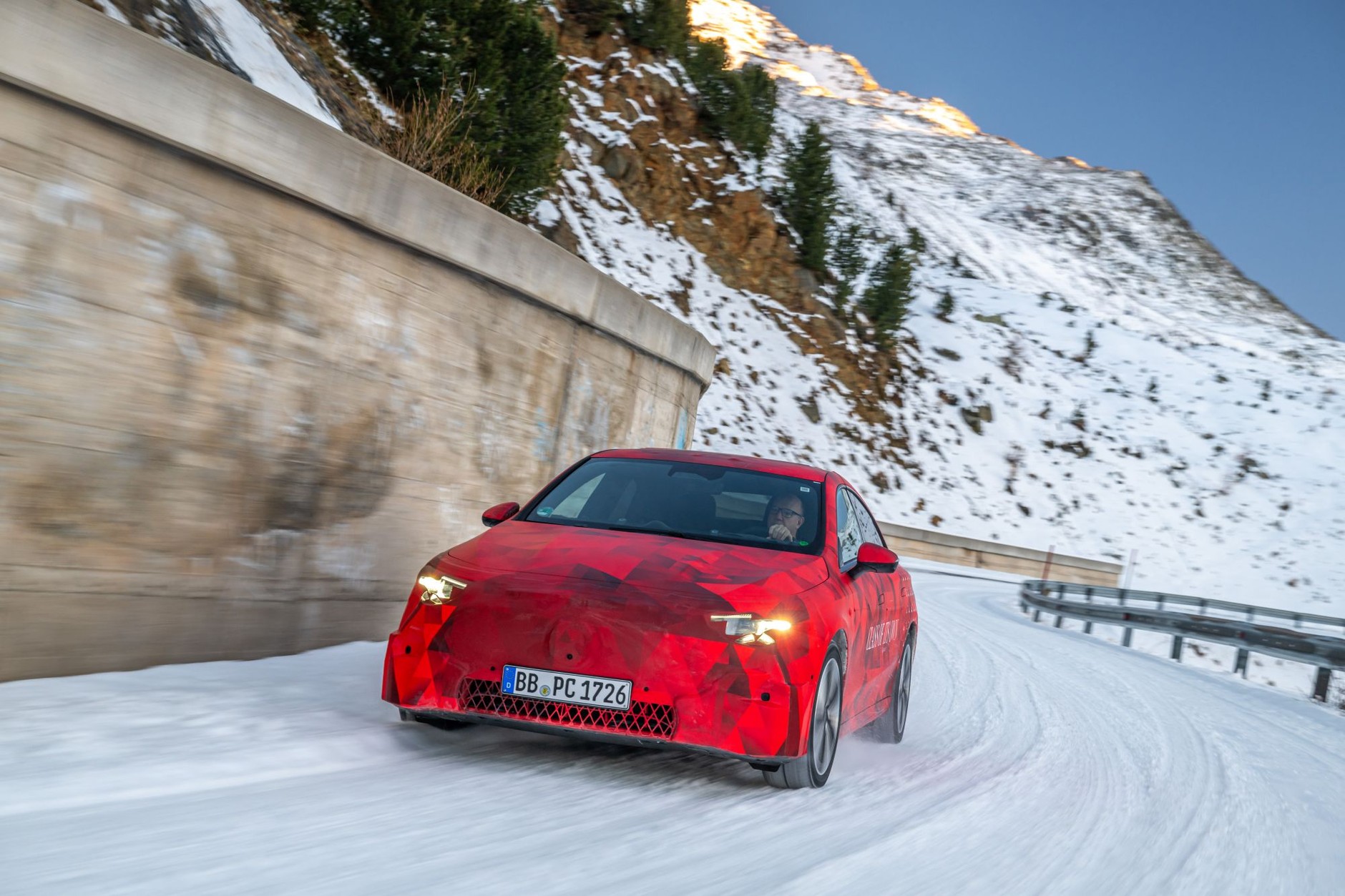 Prototypowy Mercedes CLA na przełęczy Timmelsjoch