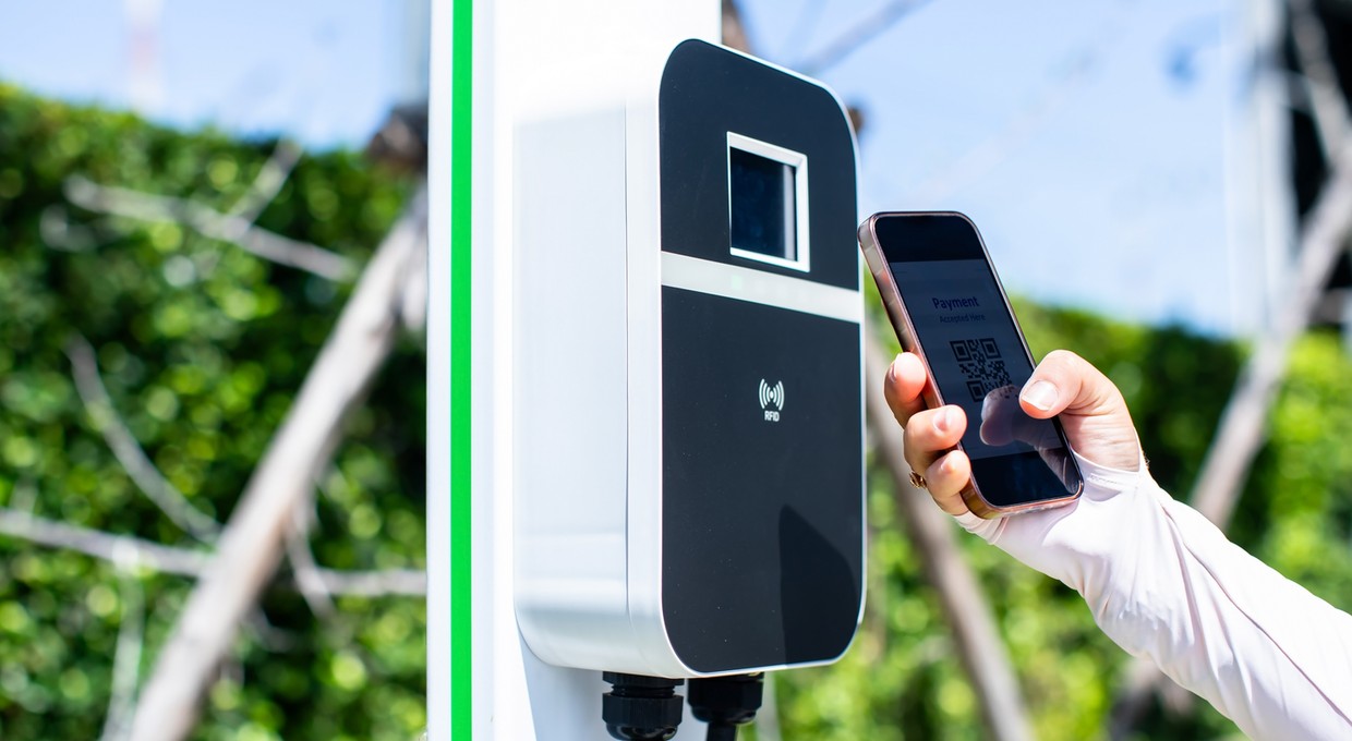 W kierowców elektryków "wycelowano" nową broń. Na te kody łatwo się nabrać