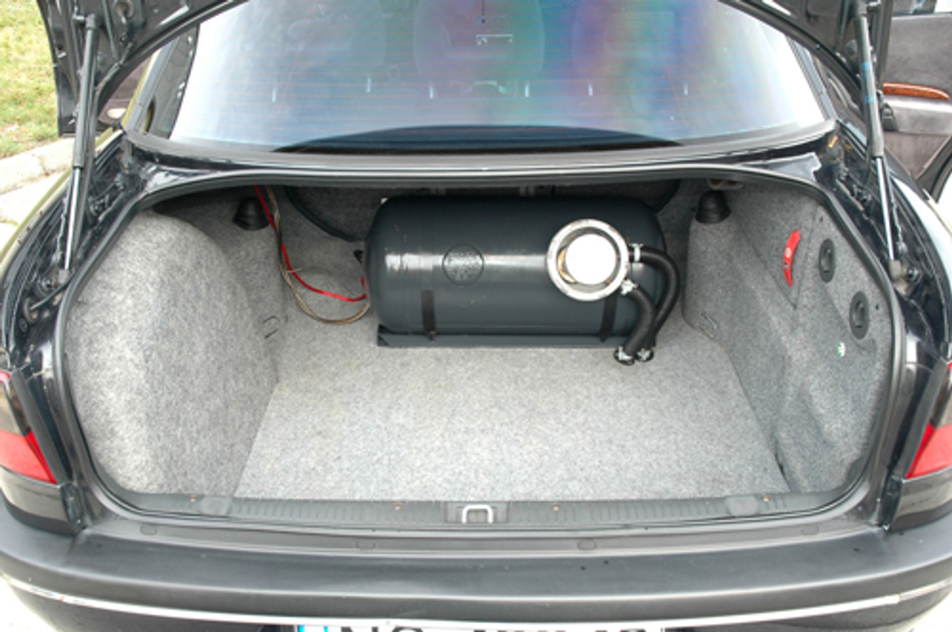 Opel Omega 2.0i - Prestiż poza zasięgiem