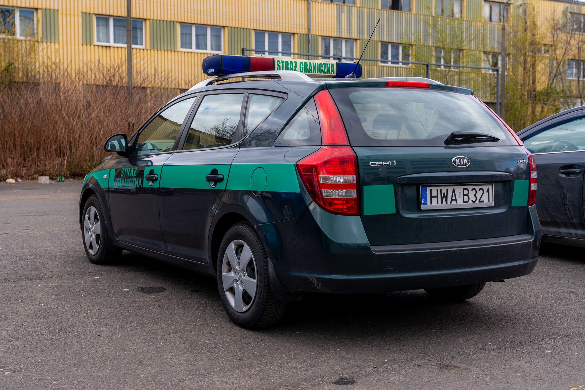 Używane radiowozy różnych służb oraz karetki są sprzedawane z reguły bardzo tanio. Nie bez powodu!