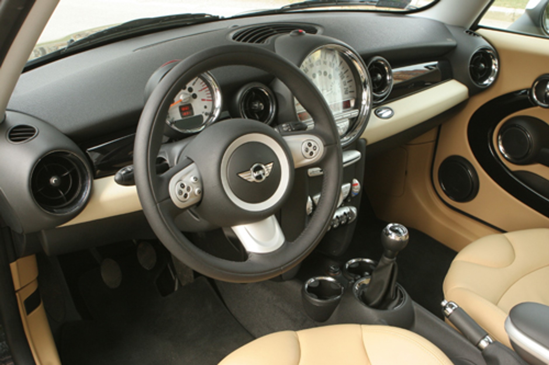 Mini Cooper 1.6 - Mini nadal kultowe