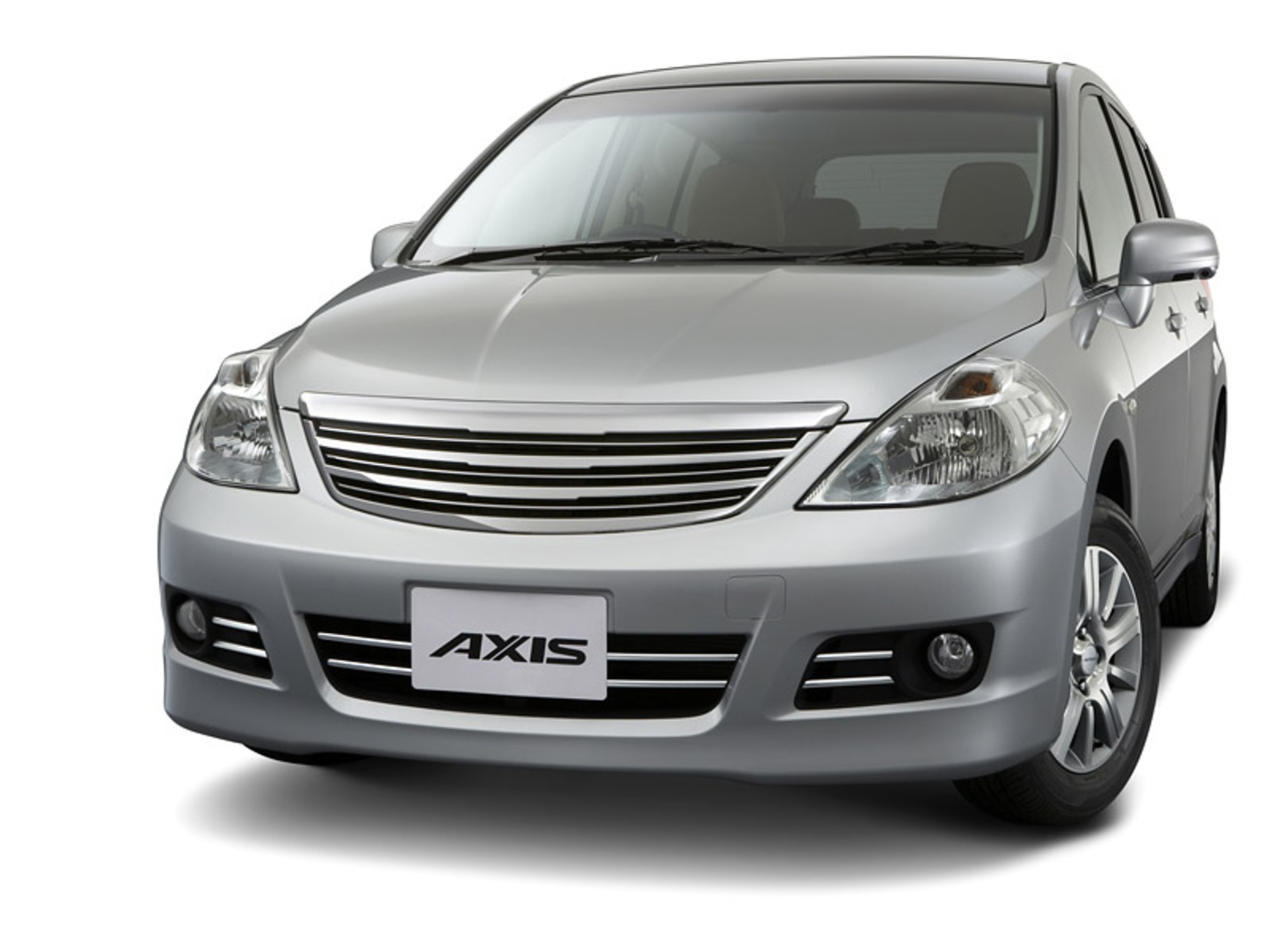 Nissan Tiida – odmłodzony model na rynek japoński