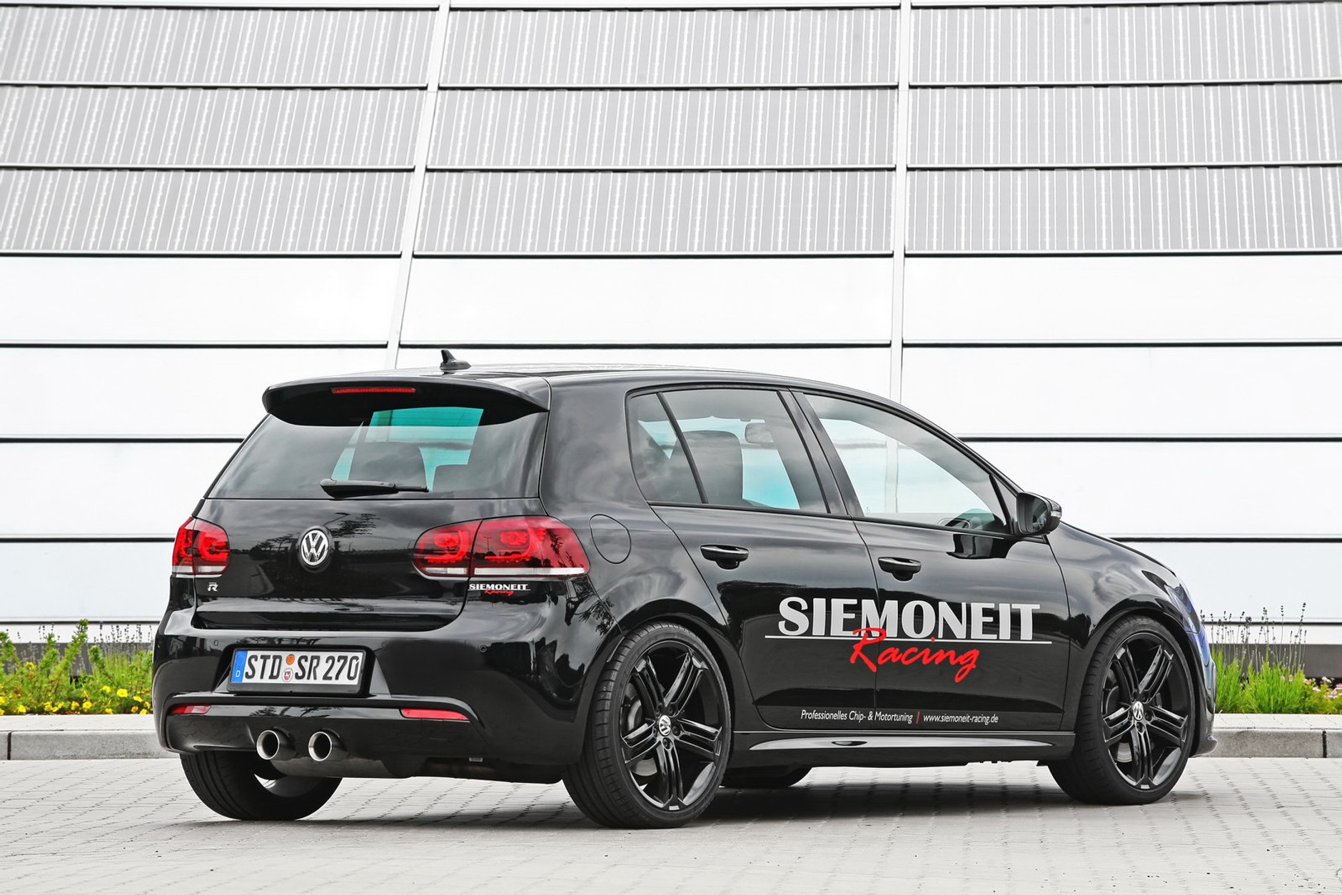 Niespokojny VW Golf R z Siemoneit Racing