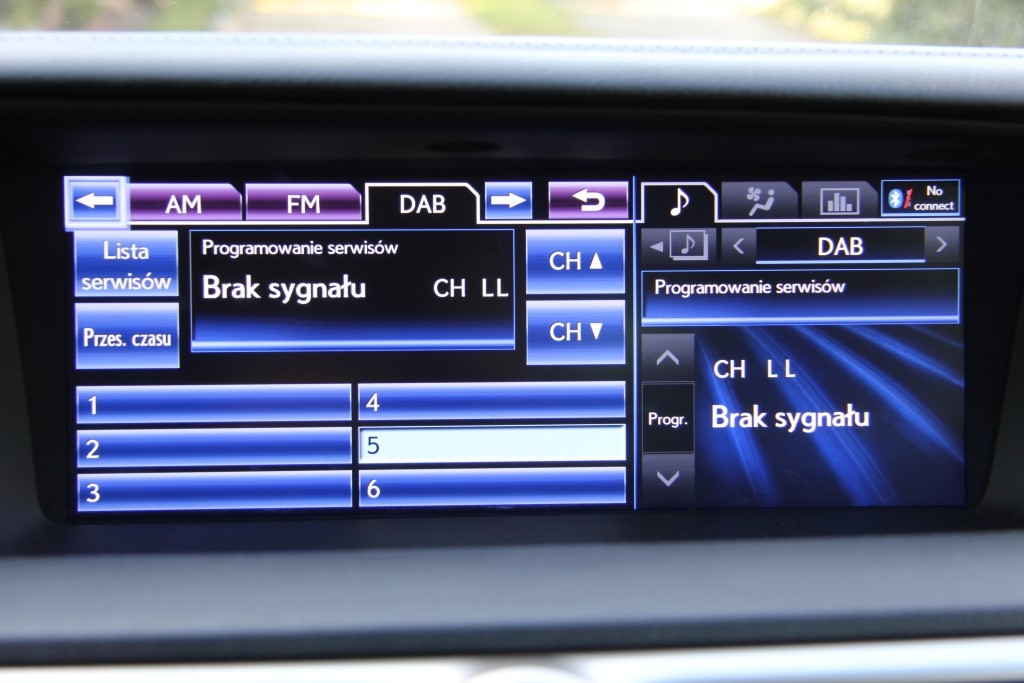 Lexus GS jest także wyposażony w tuner cyfrowej radiofonii DAB.