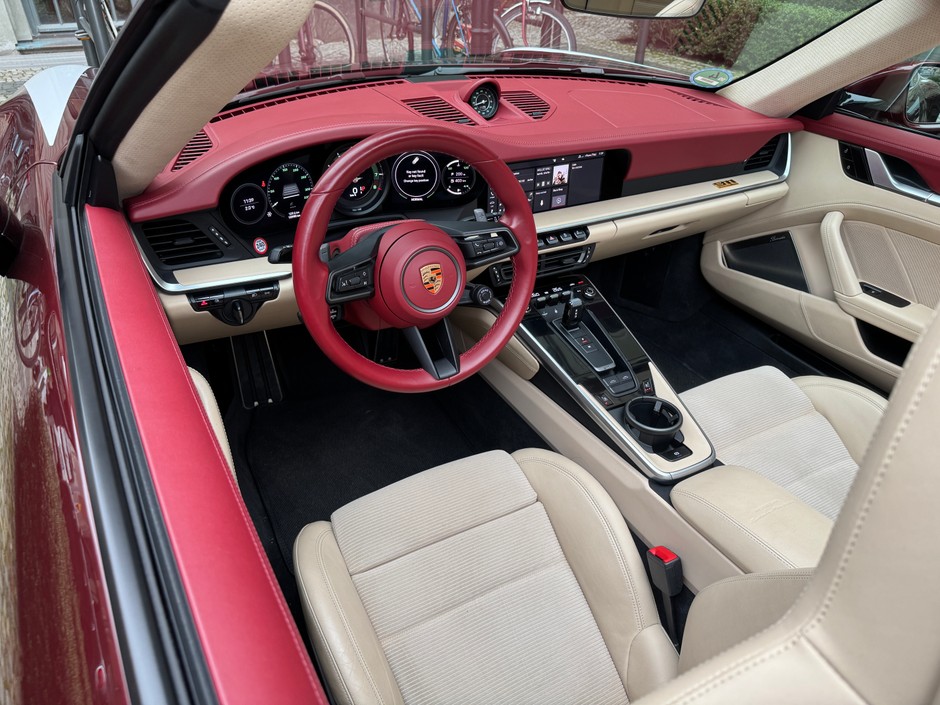 Porsche 911 Targa 4S Heritage Design Edition
