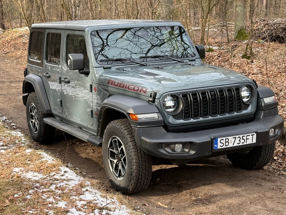 Jeep Wrangler vs Toyota Land Cruiser