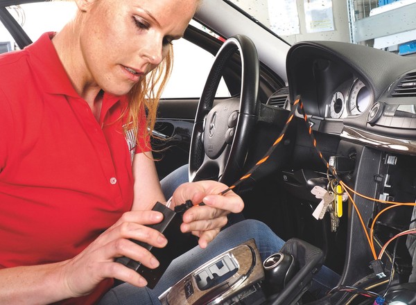 Jak samodzielnie zmontować zestaw głośnomówiący i ładowarkę indukcyjną?