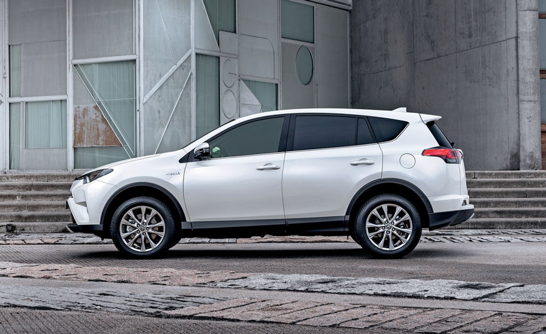 Toyota RAV4 Hybrid - hybrydowa koronacja „ravki”