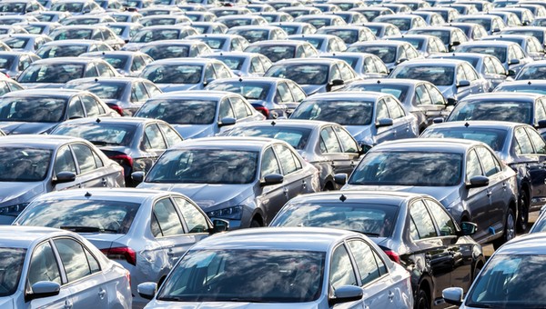 Miliardy euro kar dla koncernów motoryzacyjnych, bo... klienci nie chcą kupować aut elektrycznych