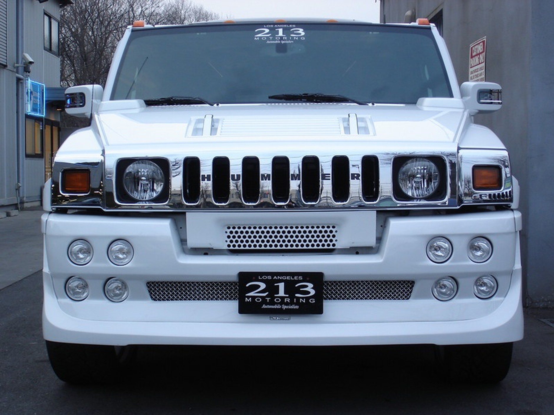 Ultimate Six Hummer H2 z Japonii dla bogatych