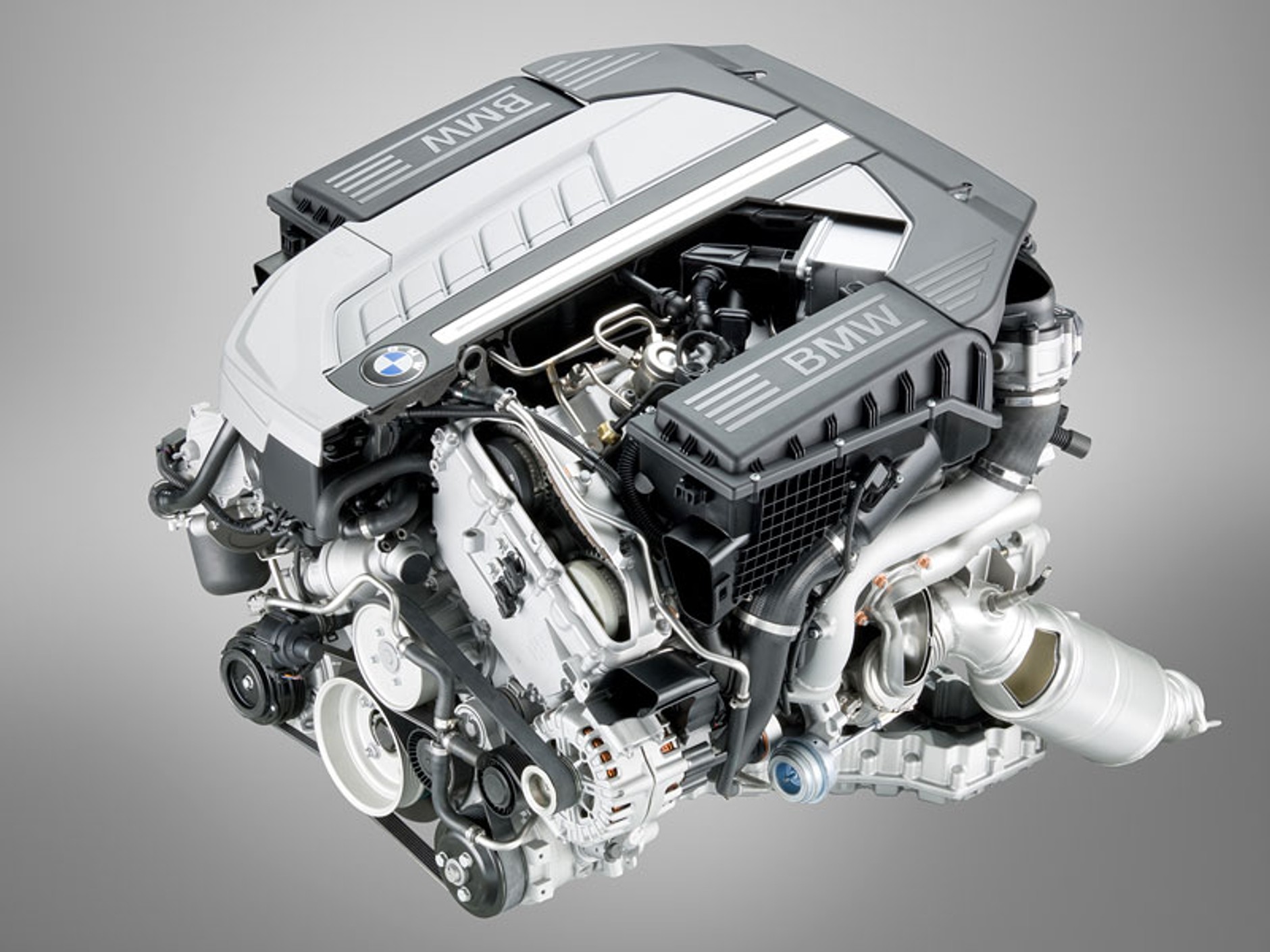 BMW 760i – nowy silnik 6,0 V12 i 8-biegowy automat