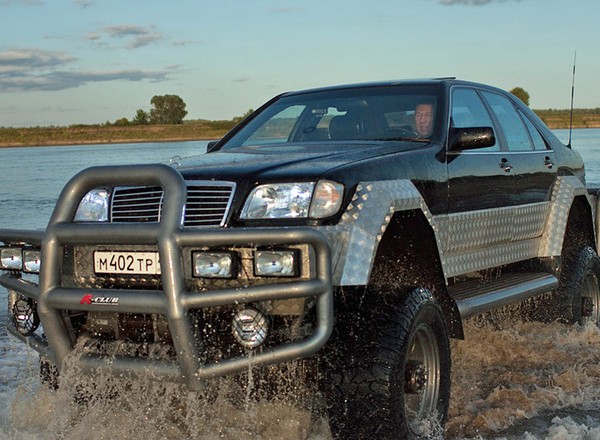 Rosyjski monstertruck na bazie Mercedesa klasy S