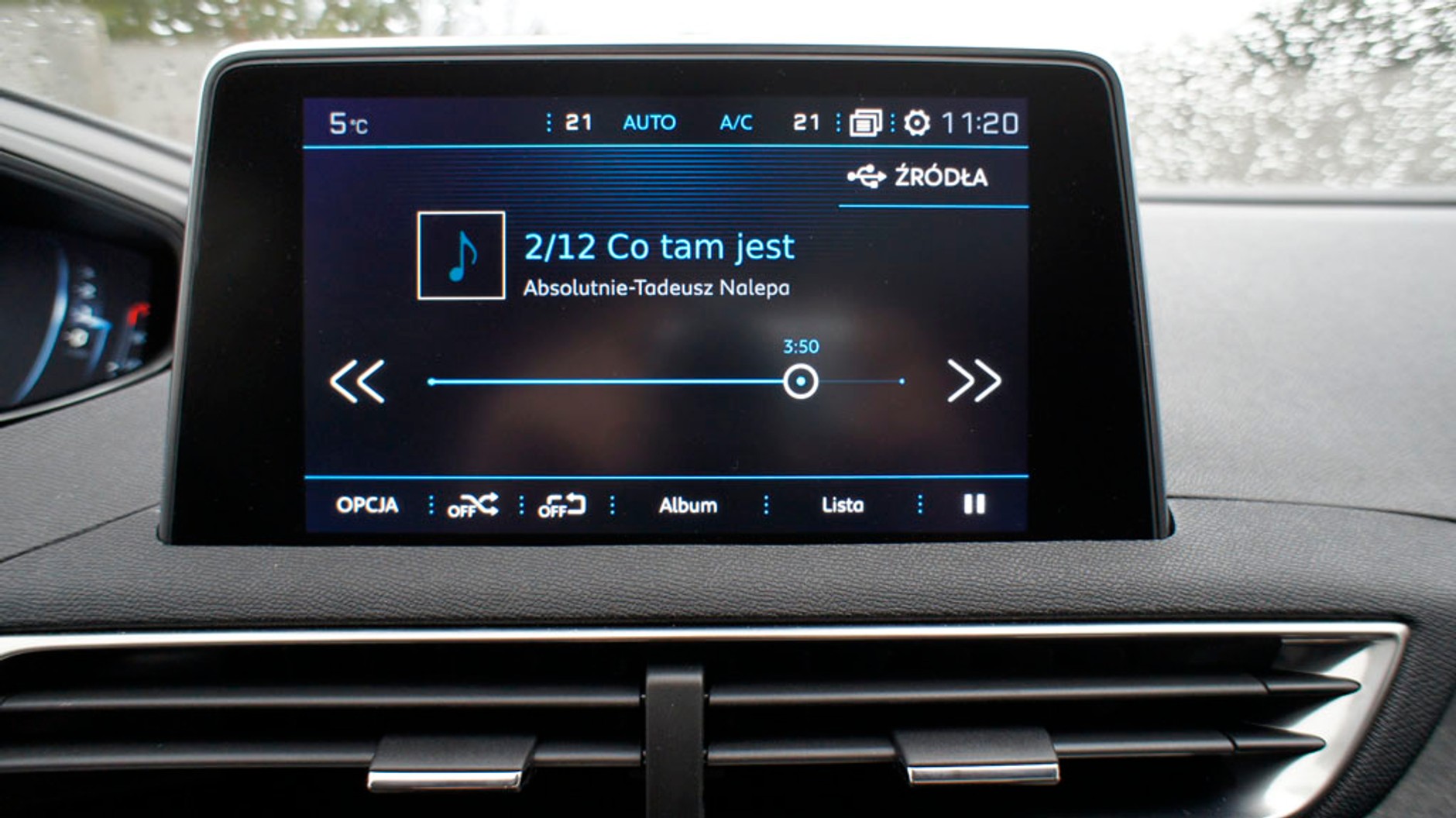 Peugeot i-Cockpit, czyli pomysł francuskiej marki na efektowne i ergonomiczne wnętrze przyszłości
