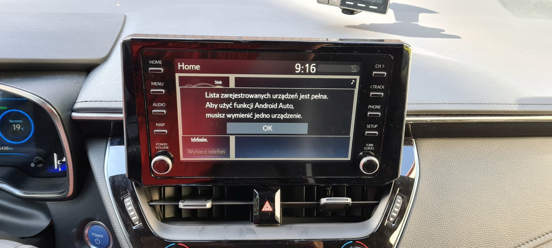 Android Auto i CarPlay w samochodzie