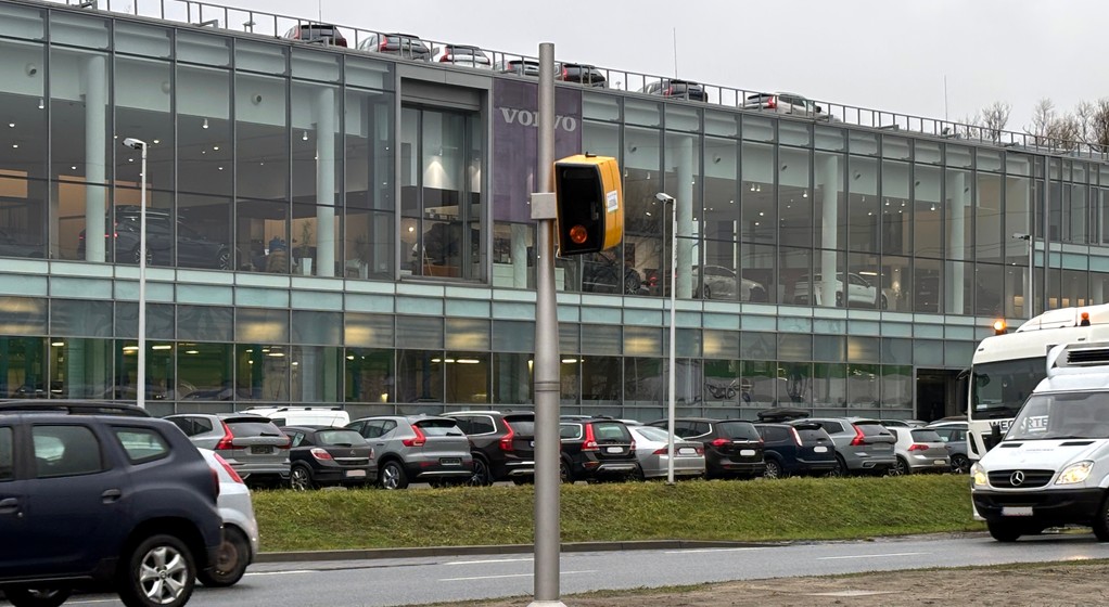 Fotoradar TraffiStar SR390 to urządzenie, które będzie coraz częściej pojawiać się na polskich drogach. Zostanie sfinansowane ze środków KPO