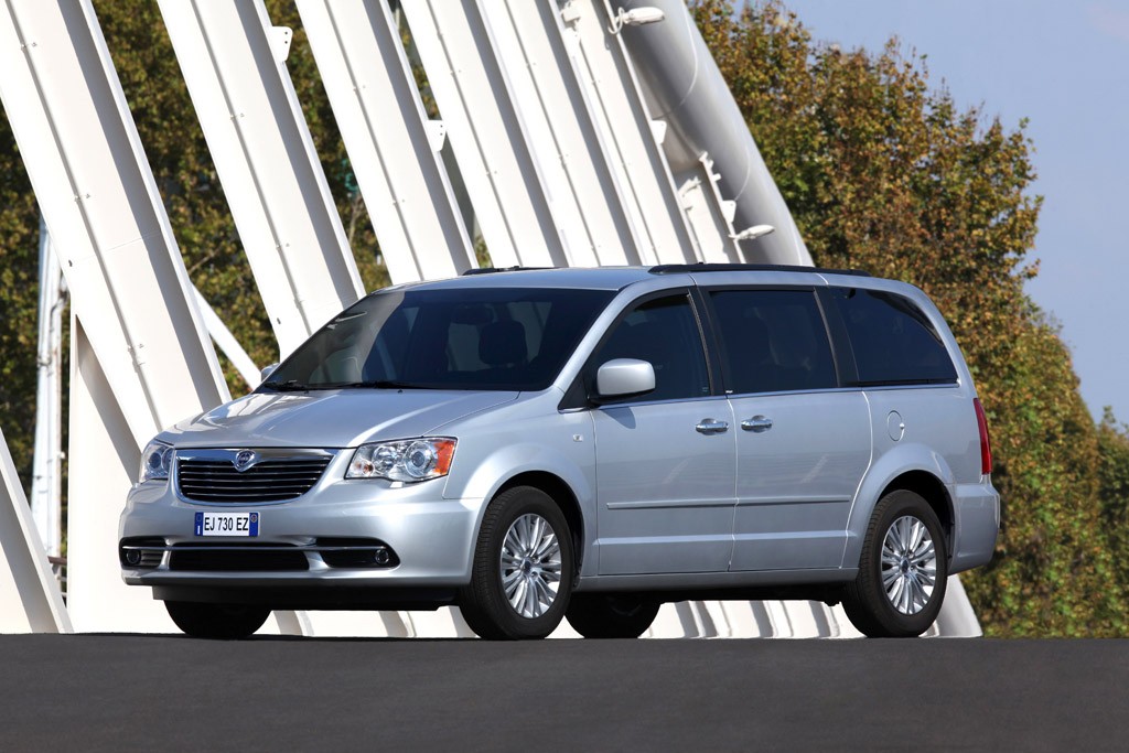 Jest duży i wygląda na ociężały, ale lepszego auta rodzinnego w zasadzie nie ma