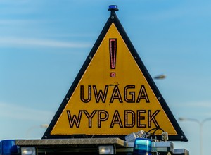 Tragiczny wypadek na drodze S7. Na stojące auto osobowe najechała ciężarówka