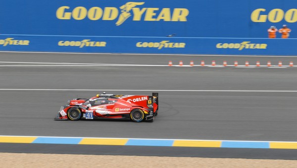 Wystartowało 24h Le Mans. Tuż przed wyścigiem zdążyliśmy zajrzeć do alei serwisowej [WIDEO]