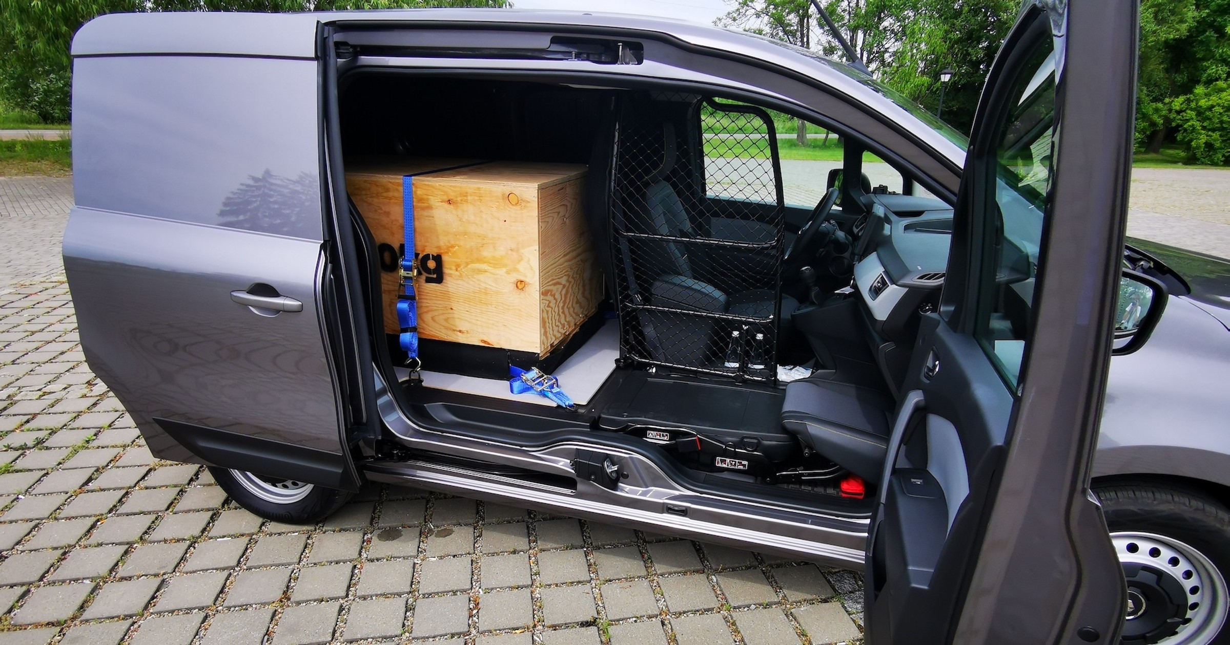 Renault Kangoo Van w wersji bez słupka B