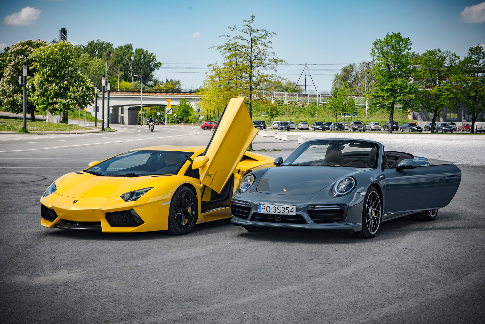 Lamborghini Aventador Coupe vs. Porsche 911 Tubo Cabrio