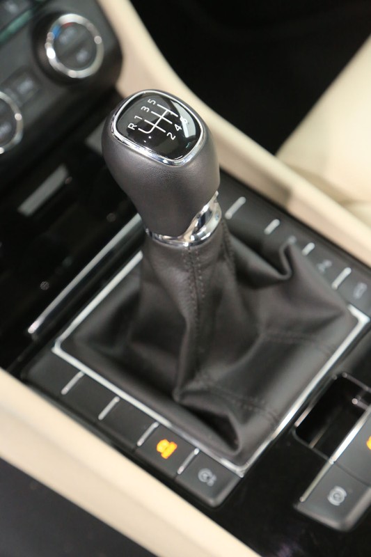 Skoda Superb 1.4 TSI ACT Style - klasa średnia małolitrażowa