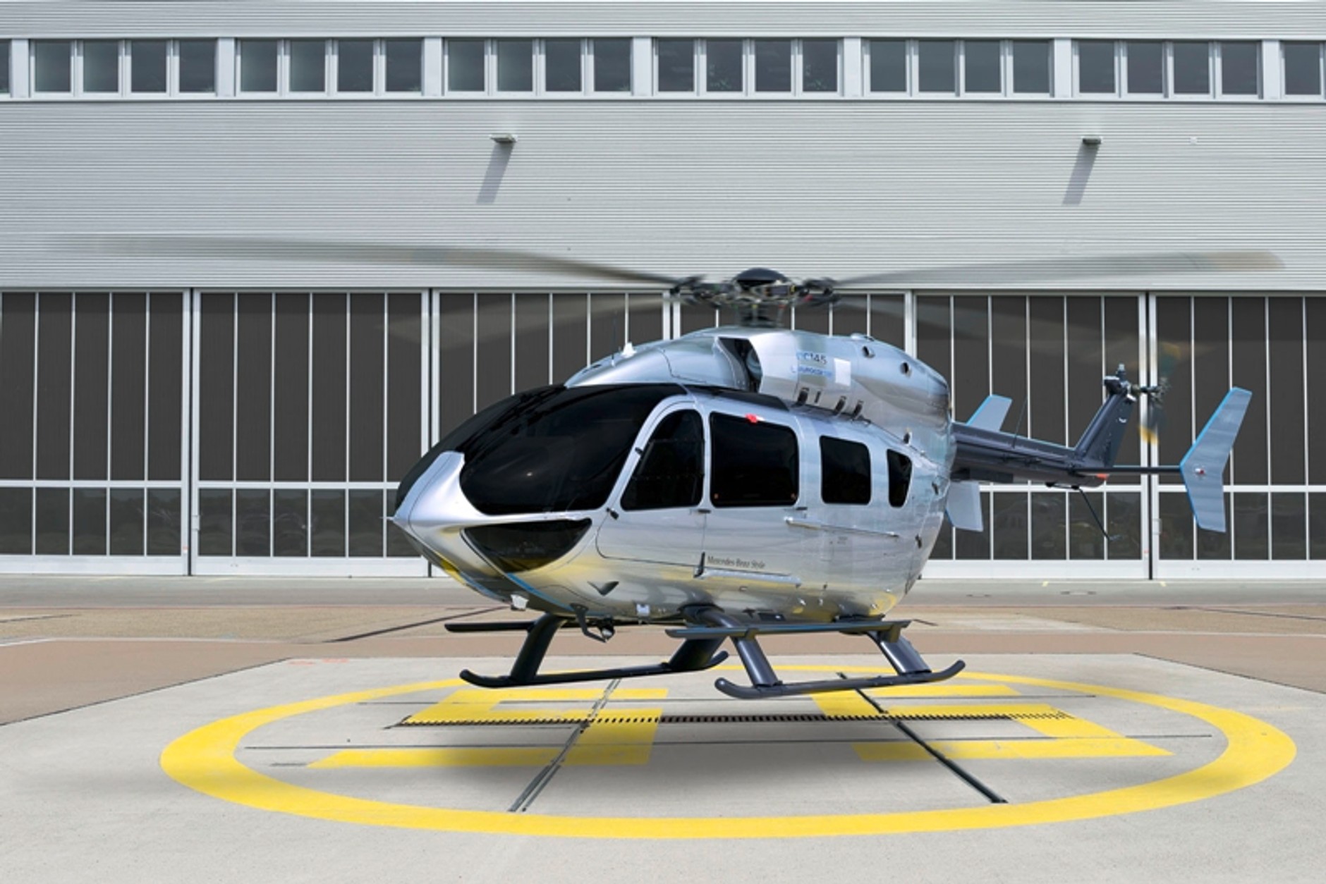 Nowy Mercedes klasy S pokazuje wnętrze