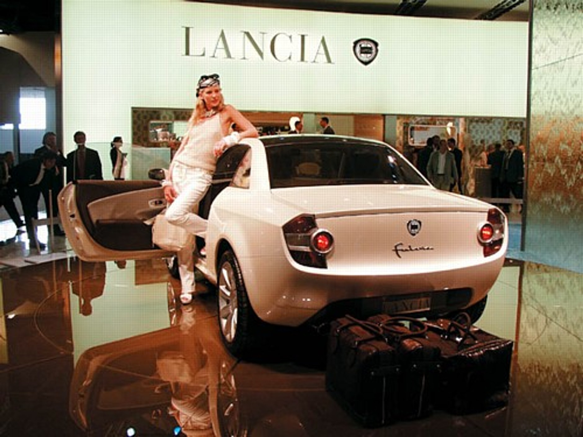 Kompakty kontratakują