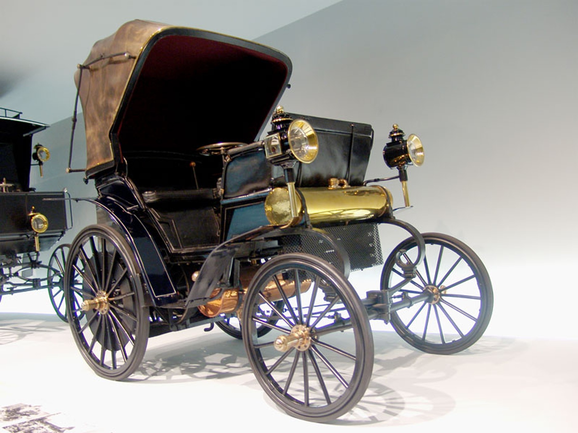 Mercedes-Benz Muzeum: 120 lat historii na 9 piętrach - 1. część (galeria)