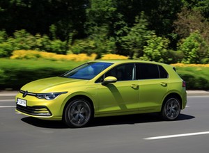 Volkswagen Golf z podwójnym zasilaniem – pojedzie na prądzie i na benzynie