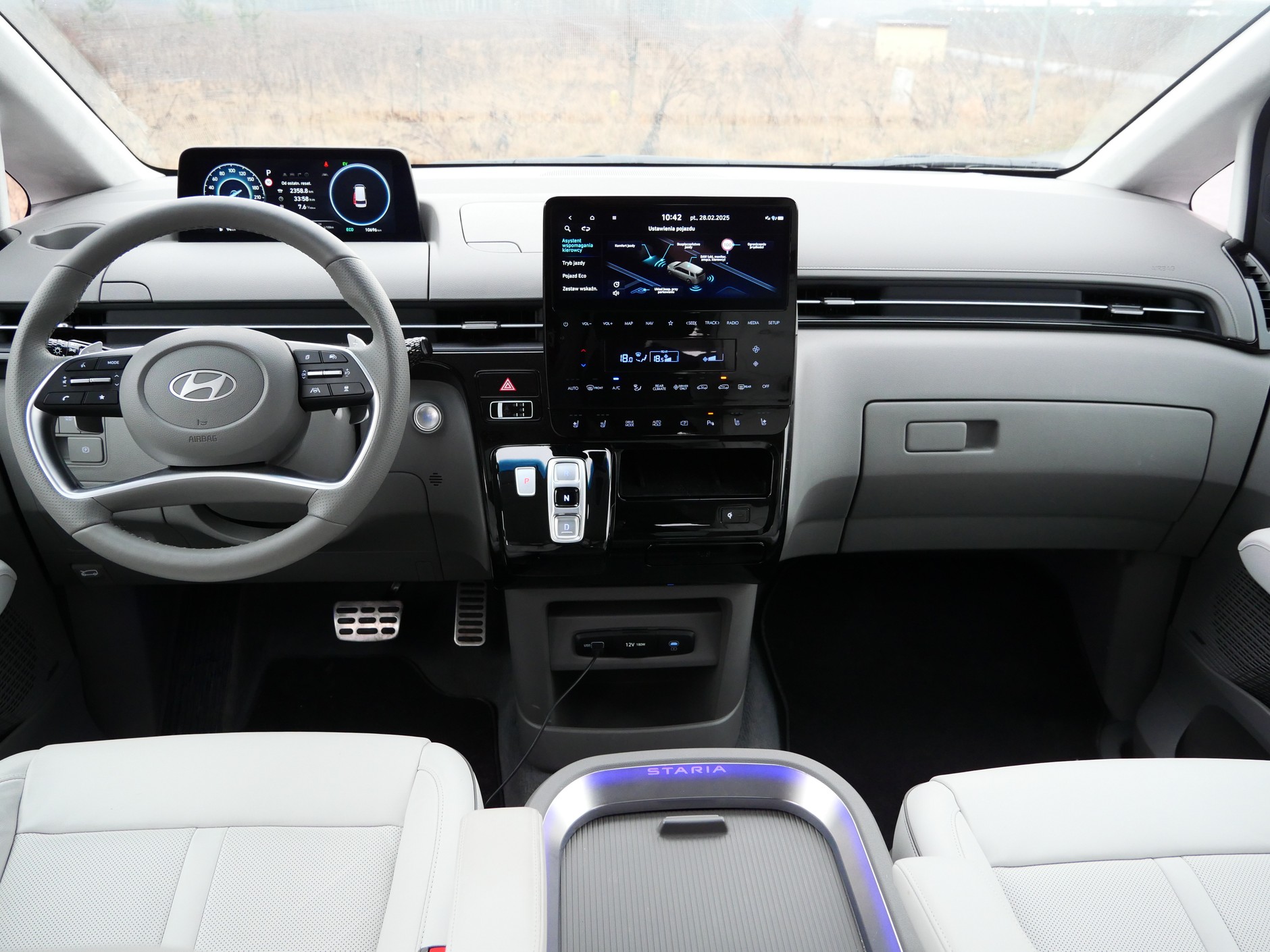 Hyundai Staria 1.6 T-GDi HEV (225 KM) Luxury